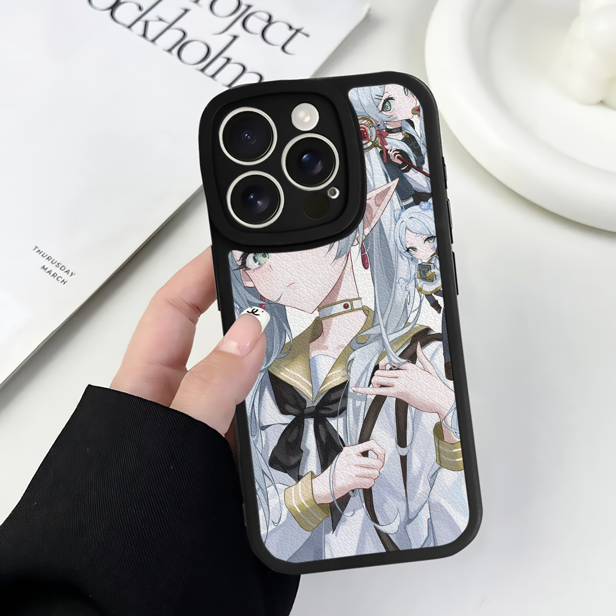 （画像用） 葬送のフリーレン Frieren 【iPhone 16シリーズ対応】シリコンスマホケース（レザー調） 材質：シリコン